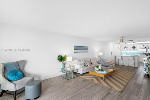 Condominio en alquiler en Hillsboro Beach, Florida, 2 dormitorios, 92.9 m2 № 1982224 - foto 9