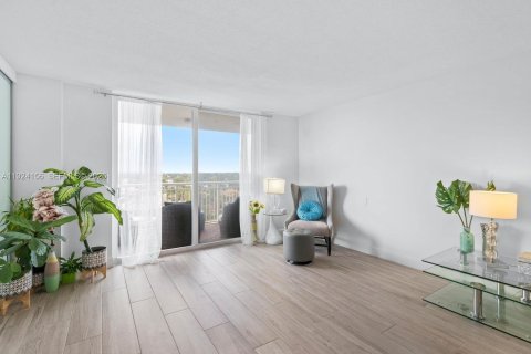 Condominio en alquiler en Hillsboro Beach, Florida, 2 dormitorios, 92.9 m2 № 1982224 - foto 10