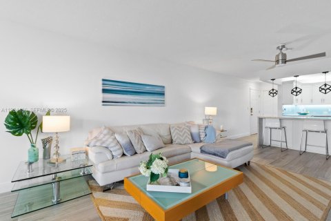 Condominio en alquiler en Hillsboro Beach, Florida, 2 dormitorios, 92.9 m2 № 1982224 - foto 11