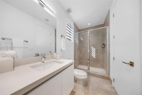 House in Doral, Florida 5 bedrooms, 289.2 sq.m. № 2010529 - photo 12