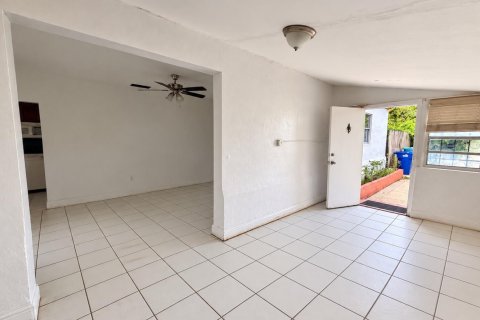 Купить виллу или дом в Майами, Флорида 3 комнаты, 87.51м2, № 2282602 - фото 3