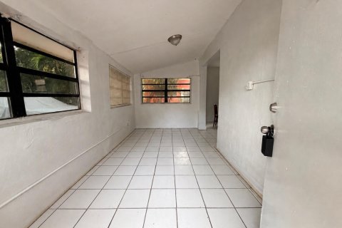 Купить виллу или дом в Майами, Флорида 3 комнаты, 87.51м2, № 2282602 - фото 2