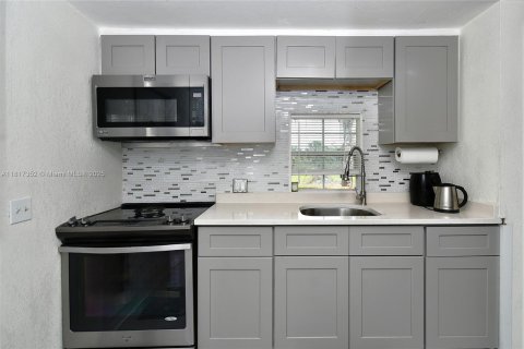 House in Fort Myers, Florida 2 bedrooms № 1772505 - photo 29