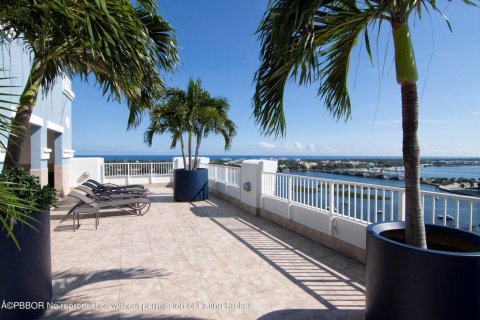 Condominio en alquiler en West Palm Beach, Florida, 2 dormitorios, 94.76 m2 № 936645 - foto 1