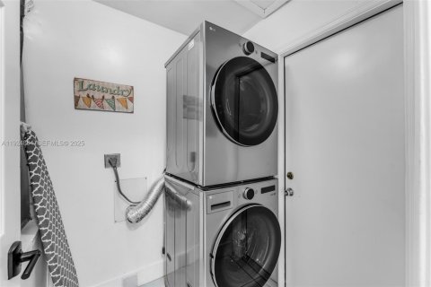 Купить виллу или дом в Майами, Флорида 4 спальни, 168.15м2, № 2005442 - фото 15