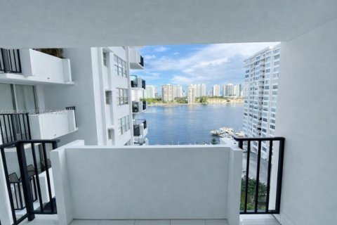 Кондоминиум с 1 спальней в Авентура, Флорида № 2051628