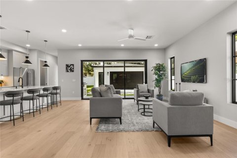 Casa en venta en Orlando, Florida, 5 dormitorios, 300.82 m2 № 1883372 - foto 6