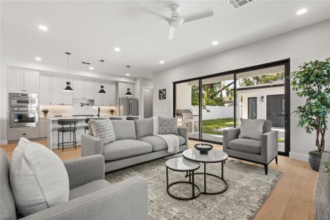 Casa en venta en Orlando, Florida, 5 dormitorios, 300.82 m2 № 1883372 - foto 7