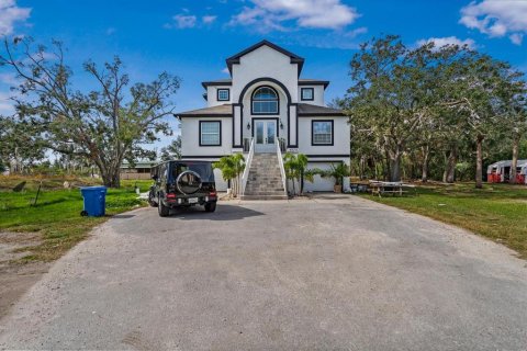 Villa ou maison à vendre à Tampa, Floride: 4 chambres, 237.83 m2 № 1815108 - photo 1