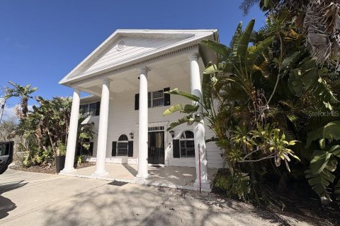 House in North Port, Florida 3 bedrooms, 341.14 sq.m. № 2105885