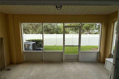 Townhouse in Tampa, Florida 3 bedrooms, 130.99 sq.m. № 1917610 - photo 13
