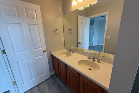 Townhouse in Tampa, Florida 3 bedrooms, 130.99 sq.m. № 1917610 - photo 28