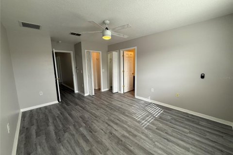 Townhouse in Tampa, Florida 3 bedrooms, 130.99 sq.m. № 1917610 - photo 25