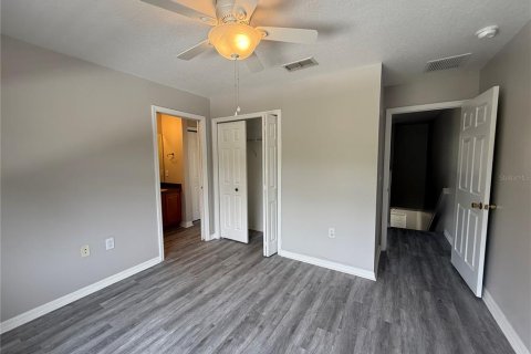 Townhouse in Tampa, Florida 3 bedrooms, 130.99 sq.m. № 1917610 - photo 17