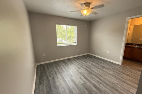 Townhouse in Tampa, Florida 3 bedrooms, 130.99 sq.m. № 1917610 - photo 15