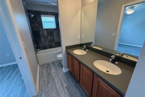 Townhouse in Tampa, Florida 3 bedrooms, 130.99 sq.m. № 1917610 - photo 18