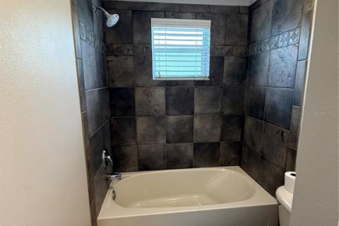 Townhouse in Tampa, Florida 3 bedrooms, 130.99 sq.m. № 1917610 - photo 19