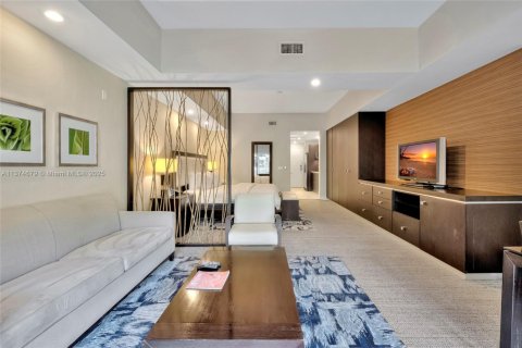 Condo in Doral, Florida, 1 bedroom  № 2014238 - photo 8