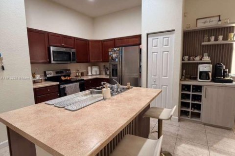 House in Homestead, Florida 4 bedrooms, 155.89 sq.m. № 2013110 - photo 13