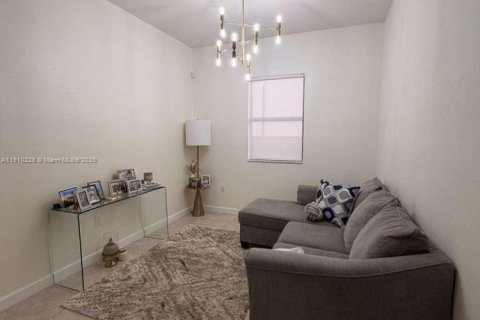 House in Homestead, Florida 4 bedrooms, 155.89 sq.m. № 2013110 - photo 14