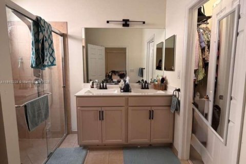 House in Homestead, Florida 4 bedrooms, 155.89 sq.m. № 2013110 - photo 7