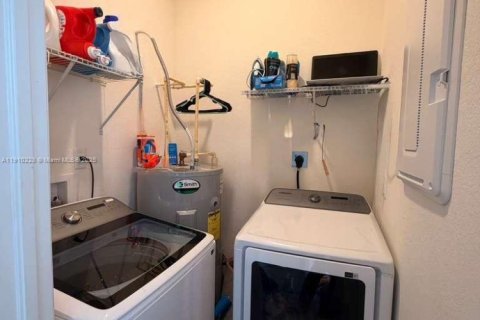 House in Homestead, Florida 4 bedrooms, 155.89 sq.m. № 2013110 - photo 19