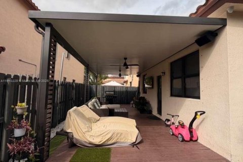 House in Homestead, Florida 4 bedrooms, 155.89 sq.m. № 2013110 - photo 9