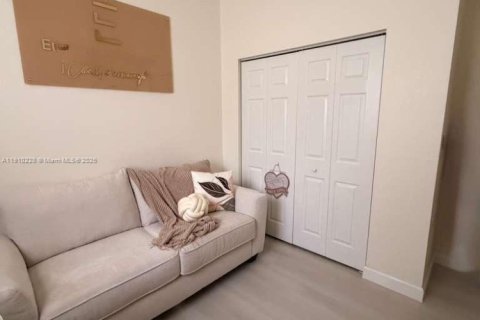 House in Homestead, Florida 4 bedrooms, 155.89 sq.m. № 2013110 - photo 24