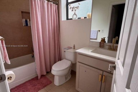 House in Homestead, Florida 4 bedrooms, 155.89 sq.m. № 2013110 - photo 23