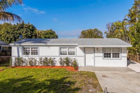 Дом в Холливуд, Флорида 3 спальни, 127.46м2 № 2033307