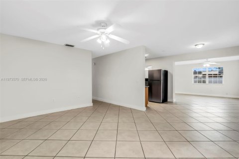 Снять в аренду виллу или дом в Холливуд, Флорида 3 спальни, 127.46м2, № 2033307 - фото 21