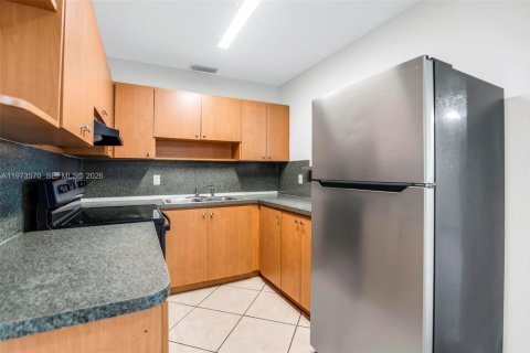 Снять в аренду виллу или дом в Холливуд, Флорида 3 спальни, 127.46м2, № 2033307 - фото 3