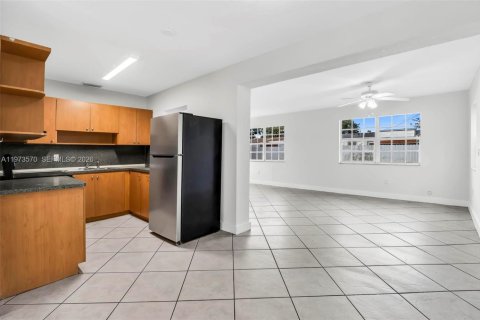 Снять в аренду виллу или дом в Холливуд, Флорида 3 спальни, 127.46м2, № 2033307 - фото 7