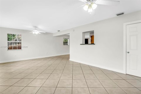 Снять в аренду виллу или дом в Холливуд, Флорида 3 спальни, 127.46м2, № 2033307 - фото 17