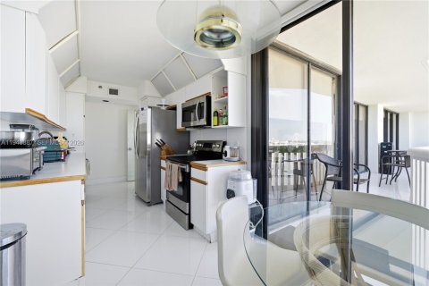 Condo in Aventura, Florida, 3 bedrooms  № 2011369 - photo 11