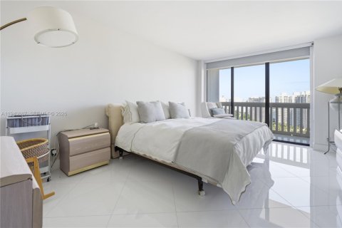 Condo in Aventura, Florida, 3 bedrooms  № 2011369 - photo 14