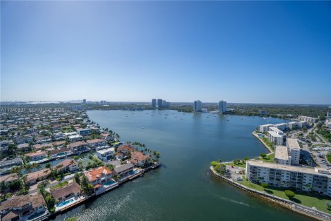Condo in Aventura, Florida, 3 bedrooms  № 2011369 - photo 28