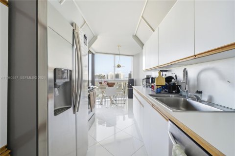 Condo in Aventura, Florida, 3 bedrooms  № 2011369 - photo 10