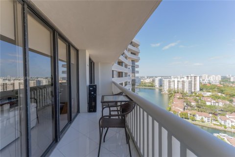 Condo in Aventura, Florida, 3 bedrooms  № 2011369 - photo 7