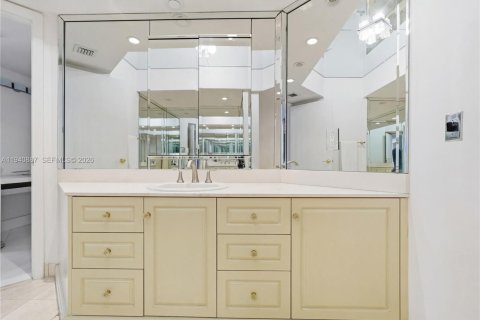 Condo in Aventura, Florida, 3 bedrooms  № 2011369 - photo 16