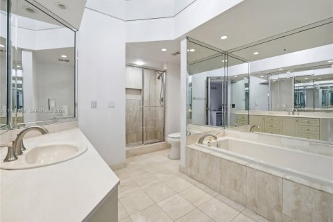 Condo in Aventura, Florida, 3 bedrooms  № 2011369 - photo 19