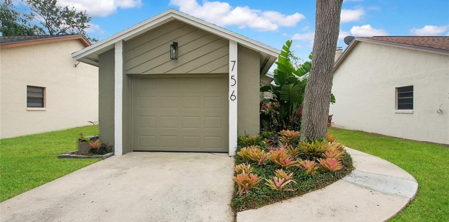 House in Winter Springs, Florida 2 bedrooms, 116.22 sq.m. № 1717945