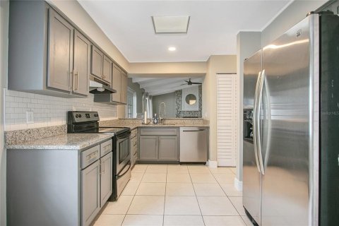 House in Winter Springs, Florida 2 bedrooms, 116.22 sq.m. № 1717945 - photo 9