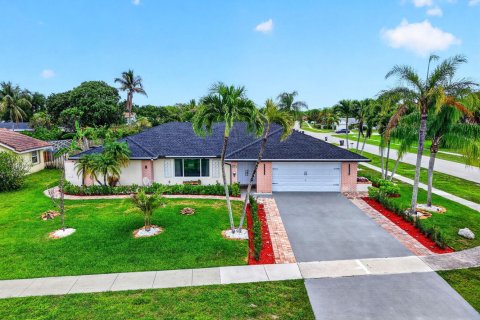 House in Wellington, Florida 4 bedrooms, 178.56 sq.m. № 2338463