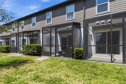 Townhouse in TOWNS AT LAKE MONROE COMMONS in Sanford, Florida 3 bedrooms, 147.44 sq.m. № 2400134 - photo 25