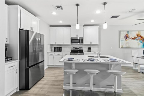 Townhouse in TOWNS AT LAKE MONROE COMMONS in Sanford, Florida 3 bedrooms, 147.44 sq.m. № 2400134 - photo 10