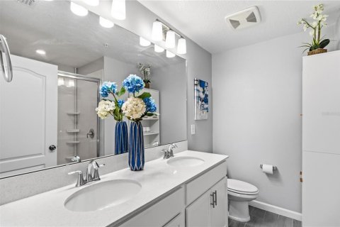 Townhouse in TOWNS AT LAKE MONROE COMMONS in Sanford, Florida 3 bedrooms, 147.44 sq.m. № 2400134 - photo 18