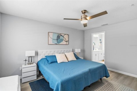 Townhouse in TOWNS AT LAKE MONROE COMMONS in Sanford, Florida 3 bedrooms, 147.44 sq.m. № 2400134 - photo 17