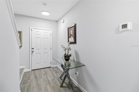 Townhouse in TOWNS AT LAKE MONROE COMMONS in Sanford, Florida 3 bedrooms, 147.44 sq.m. № 2400134 - photo 4