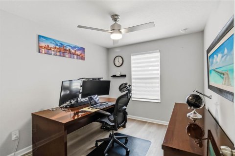 Townhouse in TOWNS AT LAKE MONROE COMMONS in Sanford, Florida 3 bedrooms, 147.44 sq.m. № 2400134 - photo 21